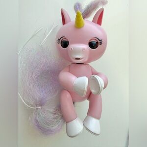 Fingerlings Interactive Unicorn Finger Puppets - Pink